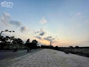 Đất nền trục chính xây tự do sổ trao tay giáp Đông Anh Hà Nội. lh 0973681053.