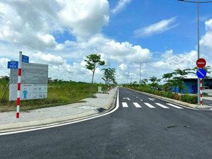 chính chủ gửi bán 2 nền liền kề (11x18) trục chính (đường số 16) đường rộng 20m giá tốt 1,7 tỷ/nền