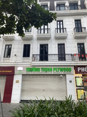 chính chủ cần bán gấp lk tây hồ tây giá 46 tỷ. xây 4 tầng 1 hầm. khu vực kinh doanh sầm uất