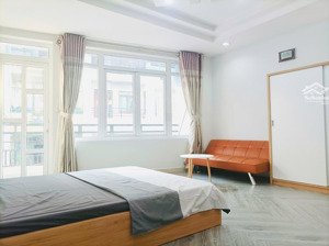 căn phòng full nội thất, ban công rộng, gàn trường đại học hutech, ngoại thương, gtvt
