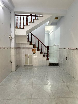 trệt 2 lầu 3pn 3wc nguyễn văn khối p8 gv giá chỉ 8,5 triệu