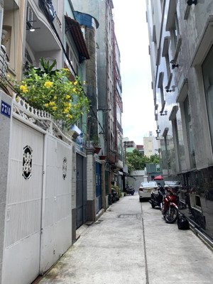 nhà đẹp hẻm thông xe hơi vi vu trần hưng đạo q1, dt 45m2 dân xây 4 tầng, ngang 5m, sđcc, chỉ 9.5 tỷ