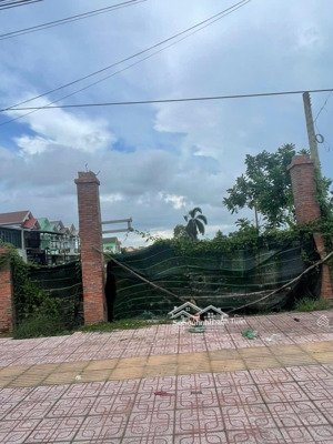 chính chủ bán gấp lô đất đường bờ kinh, phường 3, vĩnh long. cách đài truyền hình 500m, 120m2/650fr