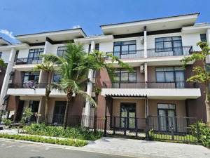 bán biệt thự phố 6x15m (90m2), giá 3,6 tỷ tại thị trấn đức hoà - long an