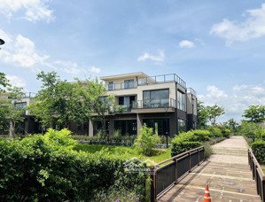 biệt thự cận sông - sát kênh - gần tiện ích. trong the aqua 465m2. chiết khấu 6 tỷ. trực tiếp cđt