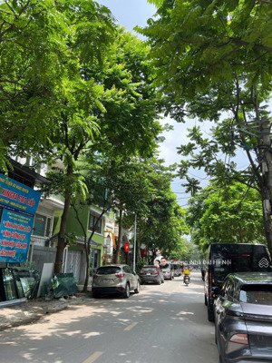 đất phân lô đỗ nhuận, cv hòa bình, ngoại giao đoàn, vỉa hè ôtô tránh, kinh doanh tốt