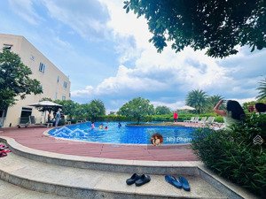 nhà đẹp 3 tầng trong khu compound, view sông thoáng mát, có công viên hồ bơi, bv 24/24, hỗ trợ bank