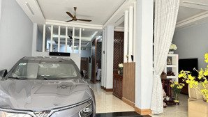 bán biệt thự , quận 8, ngang 8 dài 23, oto ngủ trong nhà 2 chiếc, diện tích gần 200m2