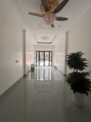 bán nhà riêng tại vĩnh hưng, có thang máy, ô tô vào nhà, ngõ thông kd chỉ với 8,88 tỷ, 40m2