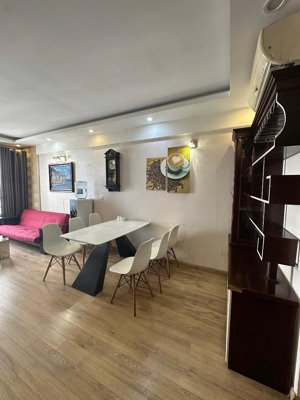 green stars cho thuê căn hộ 2pn2wc. nội thất full đồ, nhà đẹp thoáng mát, vào ở ngay