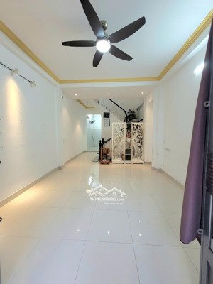 nhà cho thuê hẻm cộng hoà phường 13 tân bình. nhà 3 tầng mới đẹp. ở liền. nhà như hình