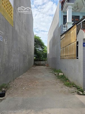 đất lọt khe nằm sau lưng trường đh nguyễn tất thành q12, dt 65m2/3ty2, sổ hồng sẵn sang tên liền