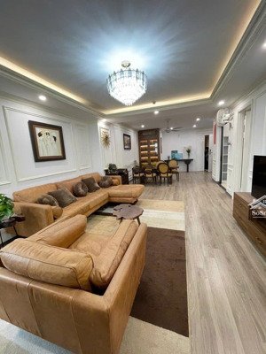 chính chủ bán căn hộ 3pn hướng mát tòa e1 ciputra, nhà đẹp, sẵn sổ đỏ giao dịch ngay. lh 