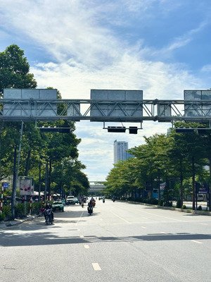 bán nhà mặt phố cầu giấy 46m2 vỉa hè 5m kinh doanh sầm uất giá 17.5 tỷ