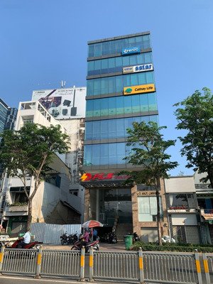 cần bán gấp mặt tiền lý tự trọng, p. bến thành, quận 1. dt: 8,1m x 17m. kc: 6 tầng. 62 tỷ. 180tr/th