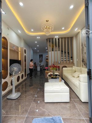 bán nhà hxh 1/ xe quay đầu hoàng hoa thám -giáp phú nhuận- cách mặt tiền chỉ 20m -4 tầng btct 4x14m