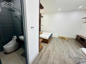 Cần bán nhà 3 tầng full nội thất, kiệt Nguyễn Tất Thành, giá sập hầm chỉ hơn 5 tỷ.