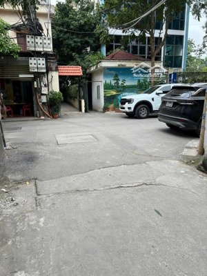 bán nhà ngõ thông, ô tô vào nhà đường 800a, cầu giấy. dt 60 m2x3 tầng, mặt tiền 4,5 m, giá 18 tỷ