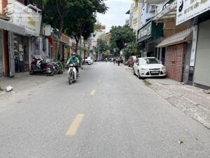 Bán căn góc, nhà mặt phố 42 Sài Đồng 65,6m2, 6,5 tầng, sát hồ, kinh doanh hái ra tiền 40tr/tháng