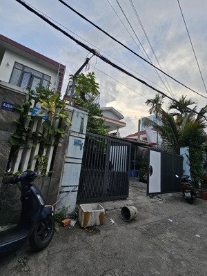 bán nhà 4 tầng 200m2 ngang 9m5 kiệt trần văn dư đang cho thuê 50tr/1th sát biển