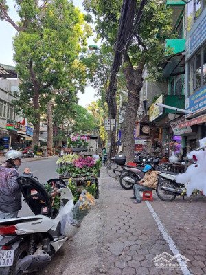 bán gấp đất mặt phố hoàng hoa thám,tặng nhà 2 tầng cũ tiện kinh doanh