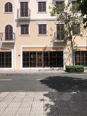 bán căn nhà phố đường l1 đối diện công viên limoni khu đô thị sun grand city new an thới