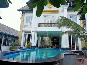 chủ thân kẹt gửi bán gấp căn biệt thự 35 tỷ / 865m2