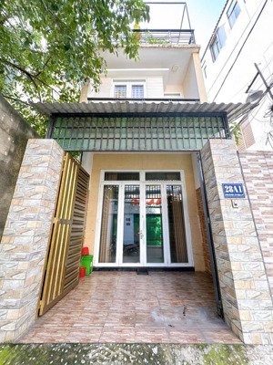 cho thuê nhà mặt tiền đường 12m full nội thất gần trường chinh, cộng hoà. gần etown, nhà ga t3