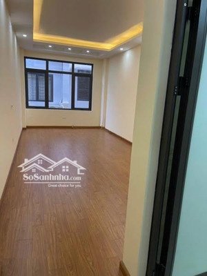 cho thuê nhà ngõ 111 nguyễn xiển 50m x6t ô tô đỗ cửa