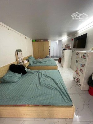 nhỉnh 1 tỷ - căn 2 ngủ ngày đại học thương mại - nhà khá mới - đẹp