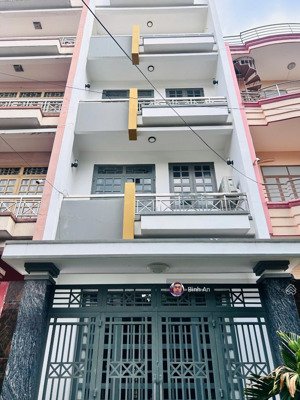 nhà đường nguyễn trọng tuyển 5x20m trệt 3 lầu cho thuê