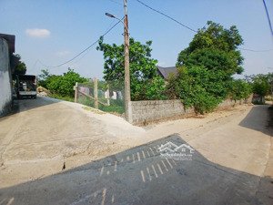 chủ đất cần bán 100m2 full đất ở. lô góc 2 mặt tiền. đường rộng thông thoáng.