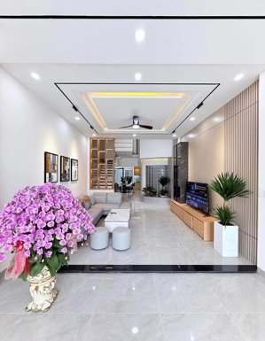 vip - hạ giá bán gấp nhà nguyễn phúc nguyên, p10, q3, giá 2.3 tỷ hẻm ô tô - 70m2 - 1t 2l, shr