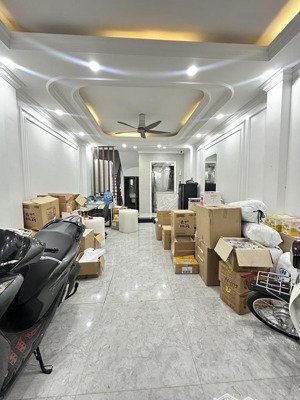 bán nhà riêng hoàng cầu, dt48* 7 tầng, thang máy, ô tô gần, sổ vuông đẹp chính chủ giá 15.5 tỷ (tl)