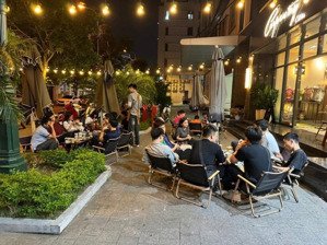 cho thuê kiot chân đế phố hoàng đạo thuý: dt 500m sân vườn, mặt tiền 40m, giá: 50tr mọi mô hình.