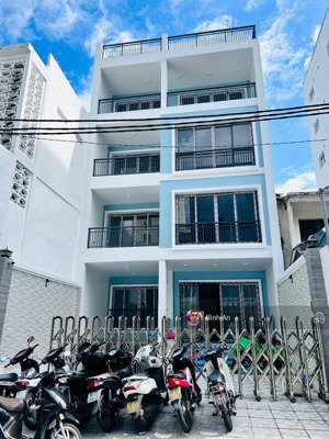 nhà đường nguyễn hoàng 7x20m hầm trệt 4 lầu cho thuê