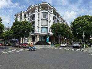 căn góc vị trí vip full tiện ích 240m2, 1hầm 5tầng ngăn kính sẵn chỉ việc vào làm giá tốt chỉ 100tr