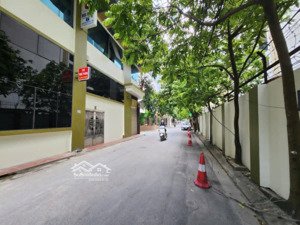 chính chủ gửi bán mảnh đất phố vip nguyễn phong sắc dt 100m2 x mt 5.7m. 3 ô tô tránh, 2 mặt tiền