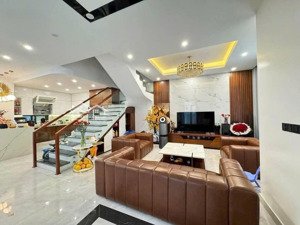 cho thuê nguyên căn vinhomes imperial, 120m2, 4 tầng, 4 ngủ khép kín full 30 triệu 