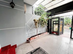 siêu hiếm! nhà mt kdc phú lợi, 5x24, 4t thang máy xịn, gara oto, yên tĩnh, tặng full nội thất, 9.8t