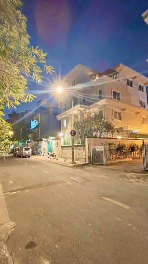 quận 1 - mặt tiền biệt thự đinh tiên hoàng - 250m - 4 tầng - vỉa hè rộng -gần trường học