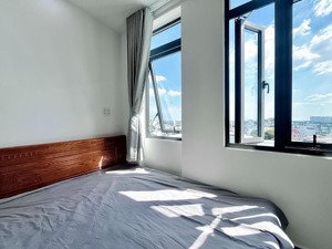 căn hộ dịch vụ full nội thất mới xây, đi 3 bước chân ra tới chợ, thuận tiện di chuyển