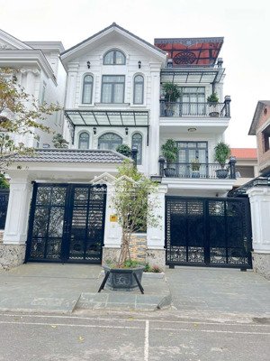 cho thuê nhà liền kề biệt thự thiên hiền,dt140m2,4 tầng nhà đồ cơ bản vào luôn giá 32tr/tháng