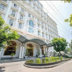 chính chủ cho thuê toà nhà k.s 4* mt nguyễn thị thập q.7 270 phòng đủ pccc giá 2 tỷ lh 