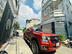 quá ngon, nhà 3 tầng đường nhựa xe hơi dân trí cao gần sát phạm văn đồng