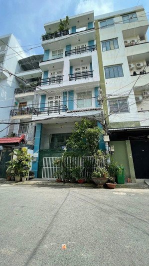 tòa nhà 2 mặt tiền đường cmt8 q3