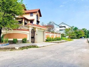 đất 542m2 lô góc 2 mặt tiền khu biệt thự thạnh xuân - sát nguyễn oanh gò vấp - mặt tiền kênh.