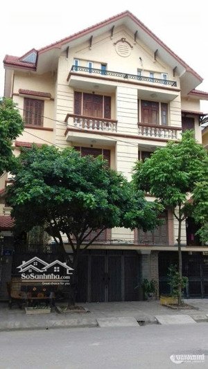 bán bt vinaconex3 trung văn. dt 165m2 x 4t, mt 9m có hầm để dc 3 ôtô. ô chờ thang máy. giá 42,5 tỷ.