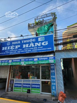cần bán gấp nhà lầu đang cho thuê làm nhà thuốc và phòng trọ có thu nhập tốt