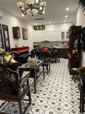 cho thuê nhà riêng ngõ 97 văn cao dt 55m x 5 tầng 5pn mới đẹp full đồ